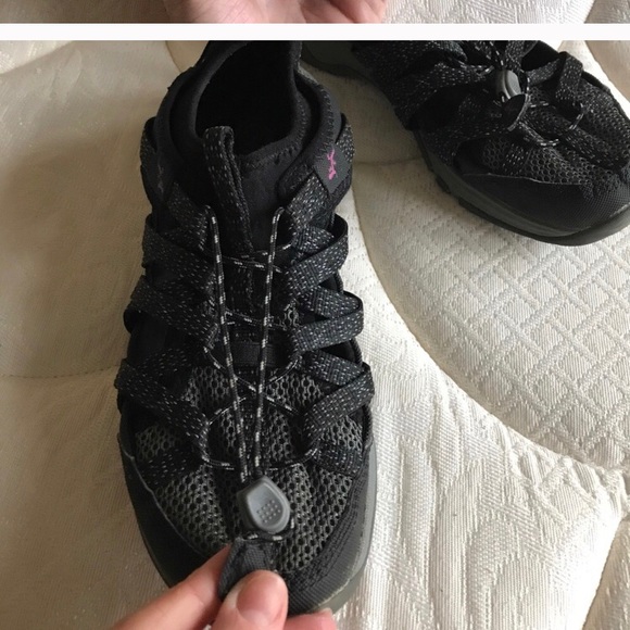 Women’s Chaco size 7 - Picture 3 of 3